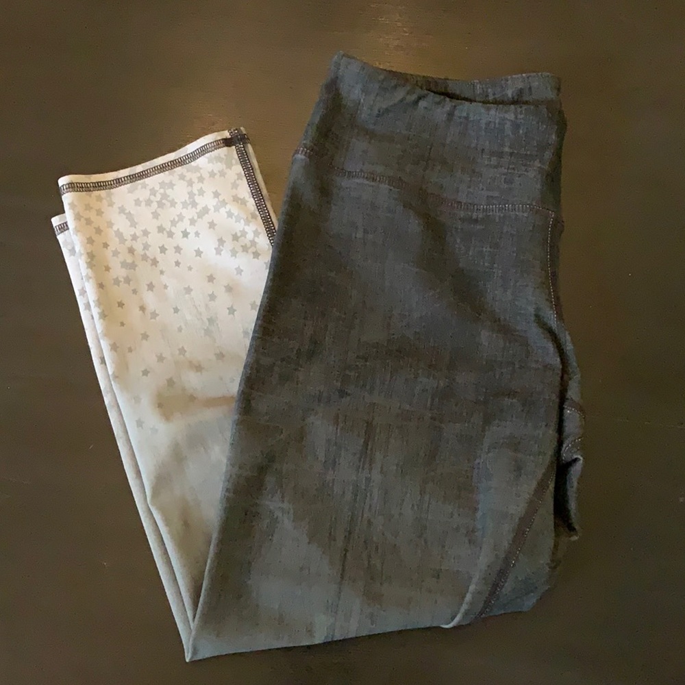 One pair of Maurice’s cropped size medium leggings.